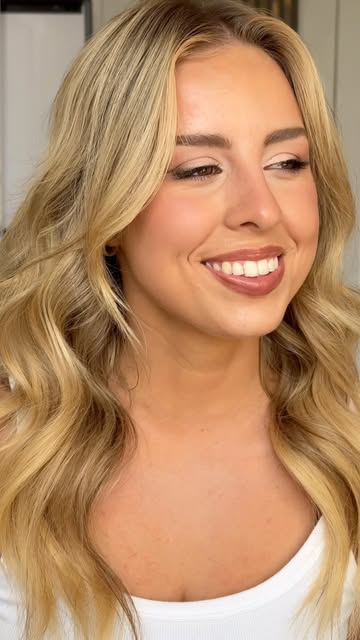 Soft finished waves with natural polished makeup